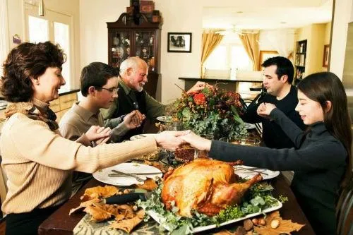 Традиційно у день Подяки вся родина збирається за святковим столом