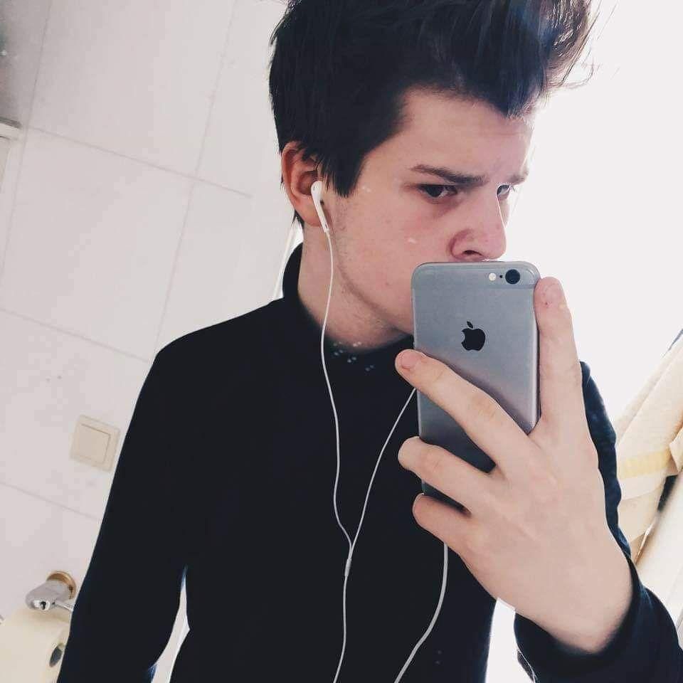 Сын украинского дипломата Прокопчука постит в соцсетях фото с Путиным Сын украинского дипломата Прокопчука постит в соцсетях фото с Путиным