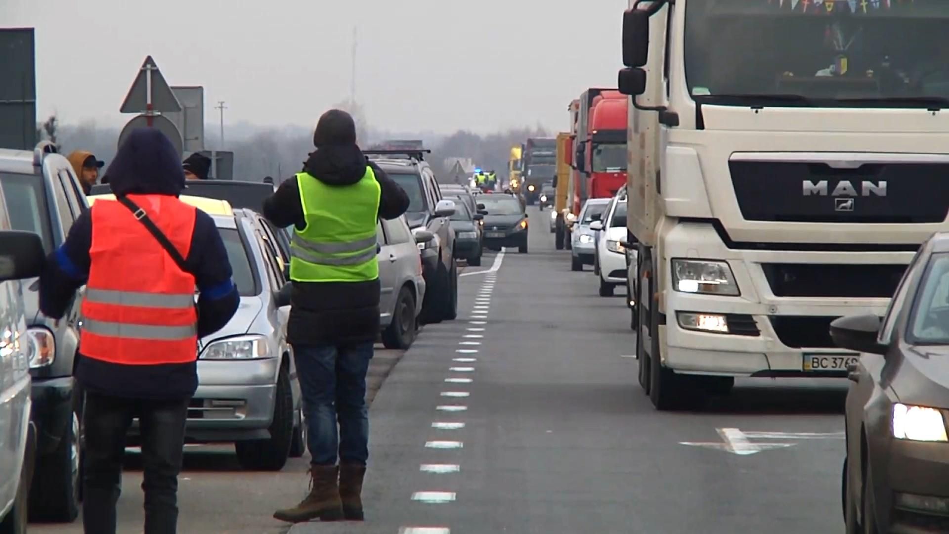 Взяли в заручники країну: хто стоїть за шантажем "євробляхерів"