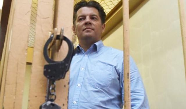 Порошенко отметил наградой политзаключенного Сущенко Порошенко отметил наградой политзаключенного Сущенко