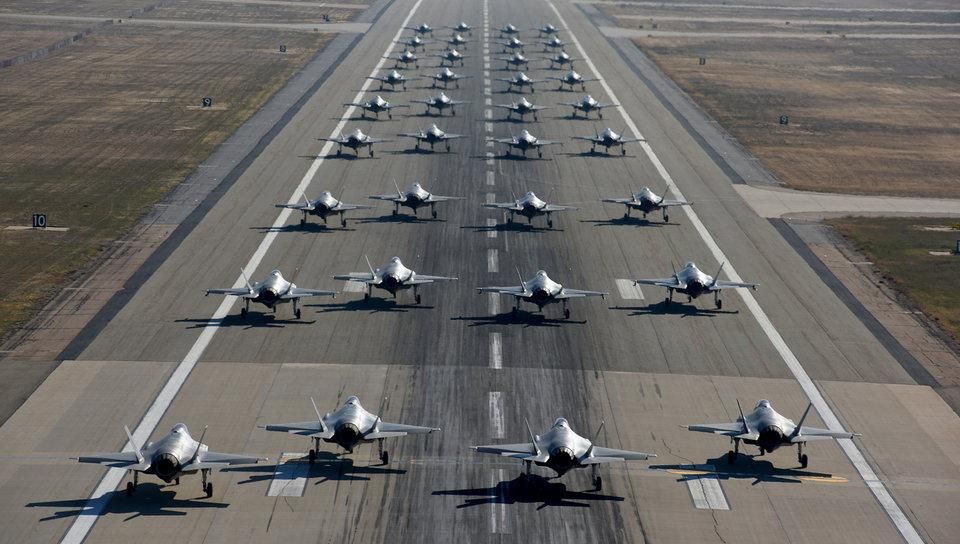"Ми готові йти в бій вже сьогодні": з'явились вражаючі фото та відео навчань повітряних сил США
