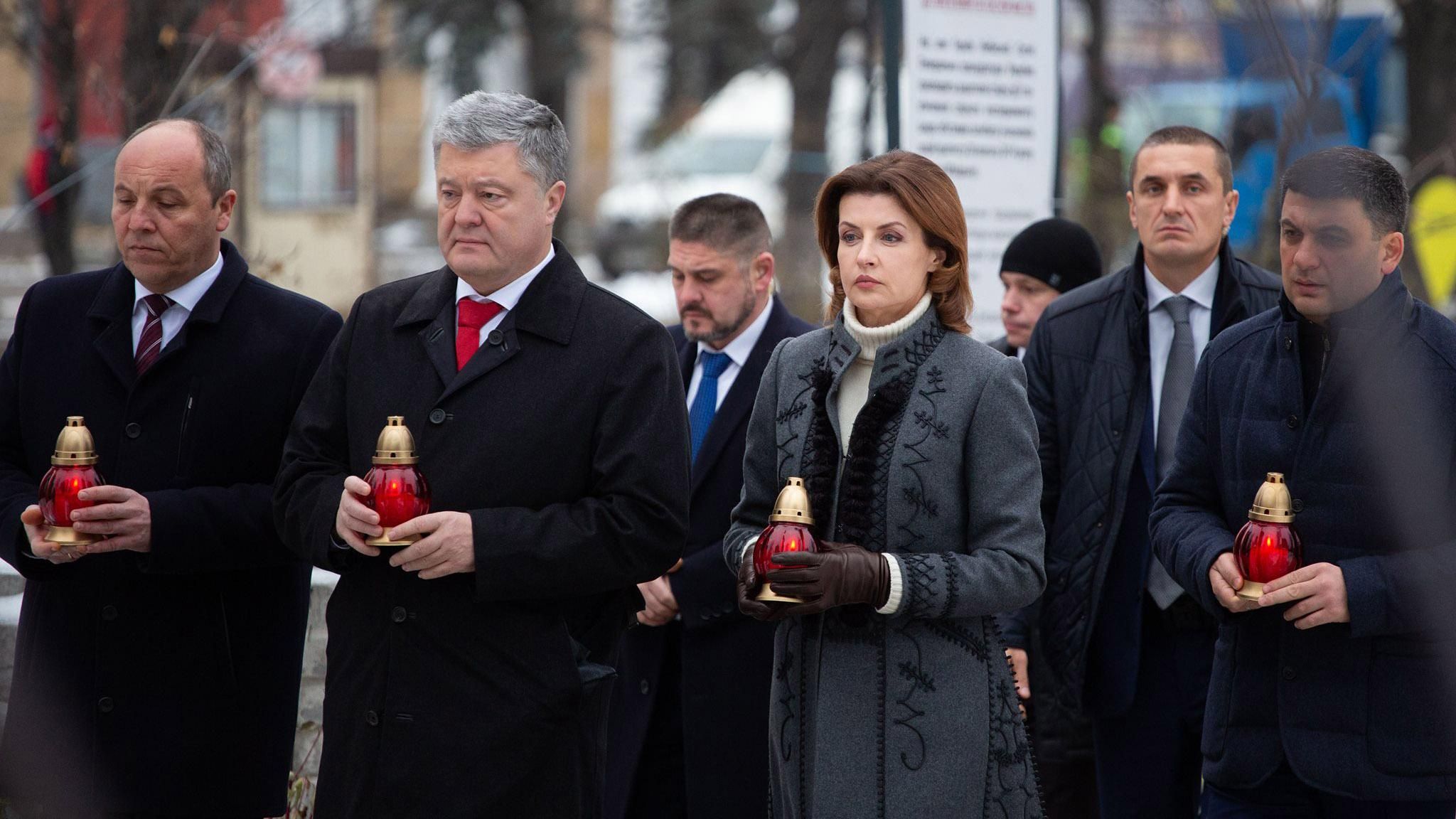 Первые лица государства пришли почтить память героев Небесной Сотни: фото Первые лица государства пришли почтить память героев Небесной Сотни: фото