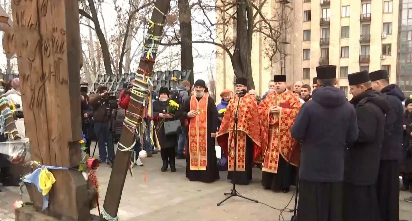 "Чтобы укрепить в себе веру в будущее": родные Небесной сотни приехали почтить память погибших