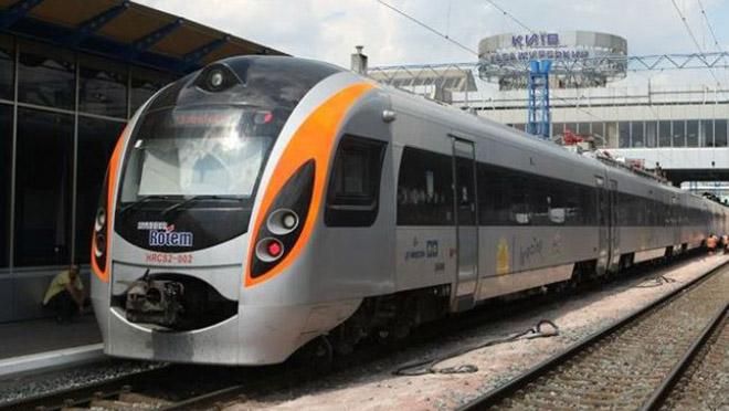 Когда "Укрзализныця" откроет продажу билетов на праздники: назвали дату Когда "Укрзализныця" откроет продажу билетов на праздники: назвали дату