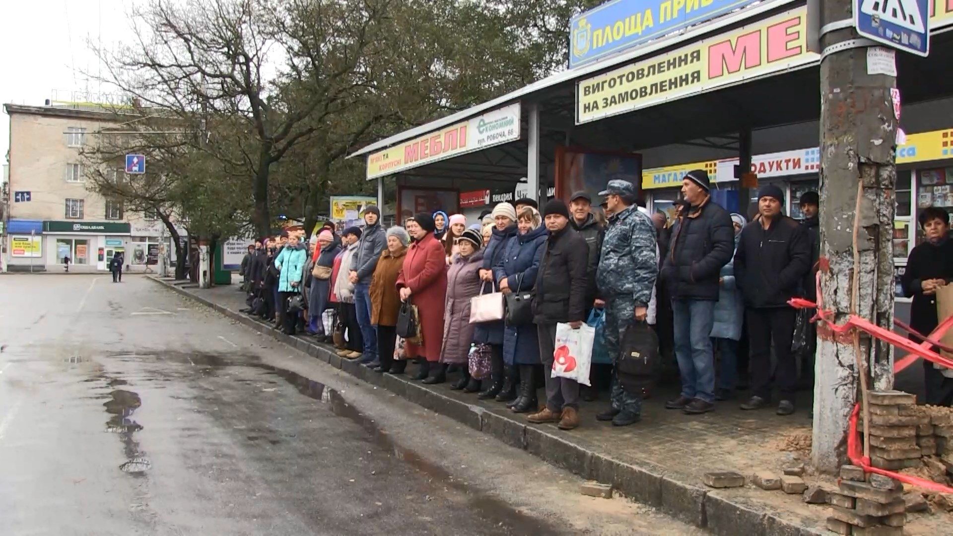 Транспортный коллапс в Херсоне: почему люди уже неделю ходят пешком Транспортный коллапс в Херсоне: почему люди уже неделю ходят пешком