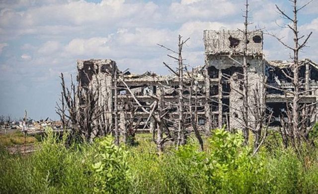 Боевики разозлили сеть своей выходкой в Донецком аэропорту: видео