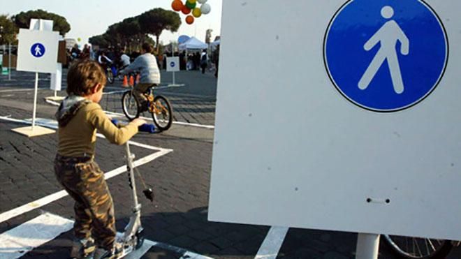 В Италии оштрафовали 5-летнего ребенка за превышение скорости на самокате