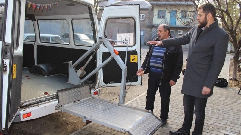 В Запорожье запустили социальное такси для детей с инвалидностью: как им воспользоваться