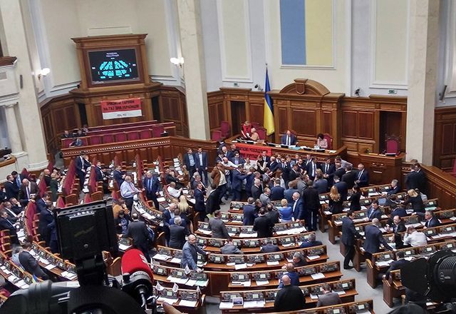 З фракції "Опозиційного блоку" вийшли троє нардепів