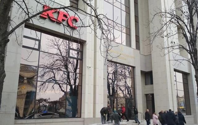 Ресторан KFC у Будинку профспілок закрили: журналіст озвучив деталі Ресторан KFC у Будинку профспілок закрили: журналіст озвучив деталі