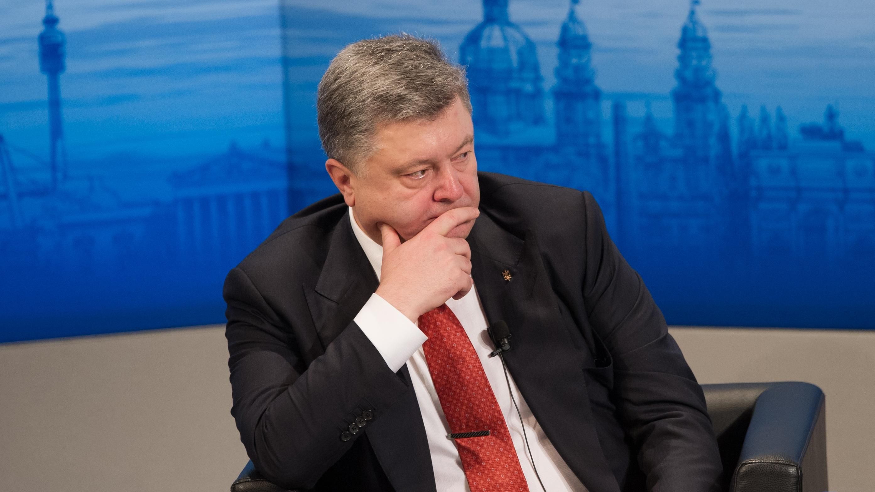 Депутати від БПП хочуть карати в'язницею за наклеп: реакція Порошенка Депутати від БПП хочуть карати в'язницею за наклеп: реакція Порошенка