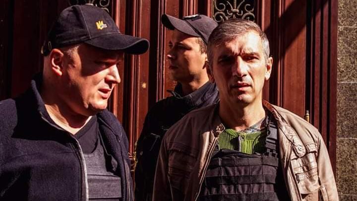 Напад на Михайлика: один із підозрюваних покинув СІЗО Напад на Михайлика: один із підозрюваних покинув СІЗО