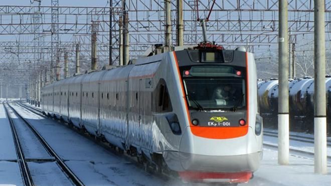 Под Киевом девушку снесло под Интерсити - от нее не осталось ничего Под Киевом девушку снесло под Интерсити - от нее не осталось ничего