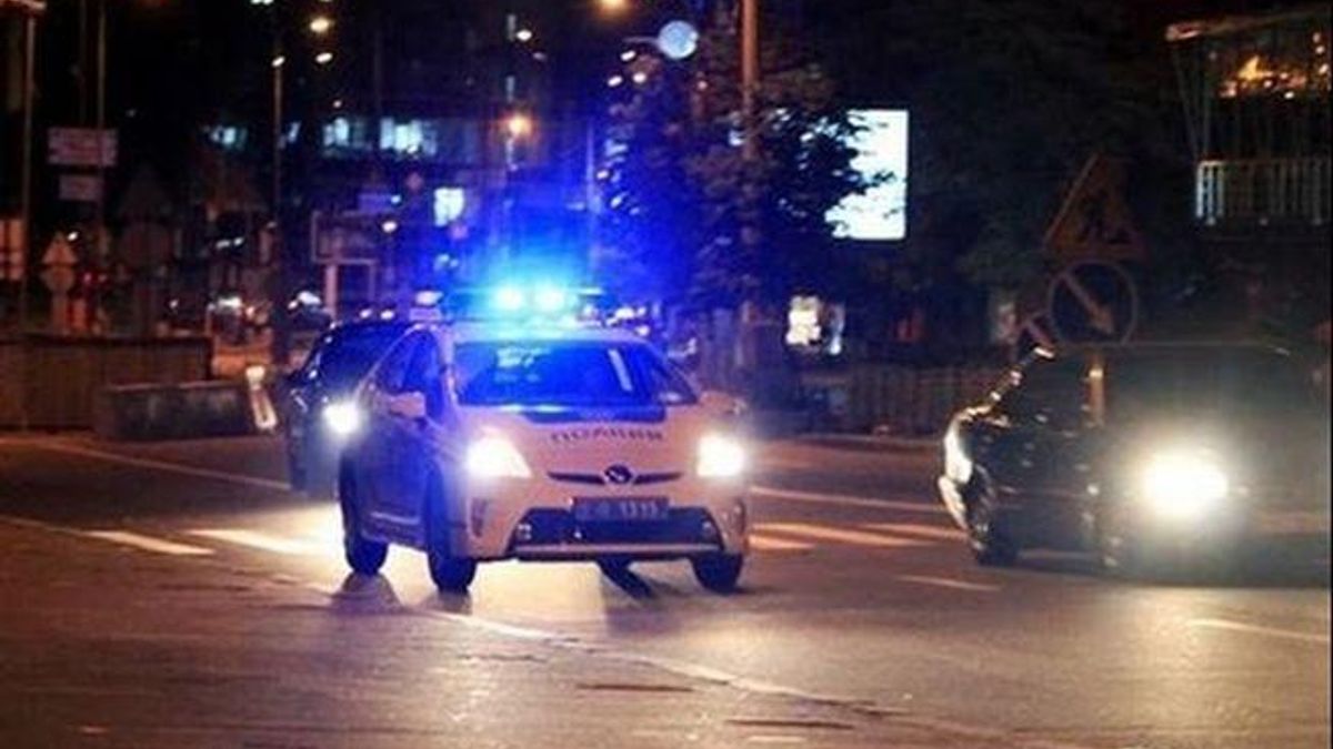 В Днепре водитель с маленькими детьми устроил погоню от полицейских В Днепре водитель с маленькими детьми устроил погоню от полицейских