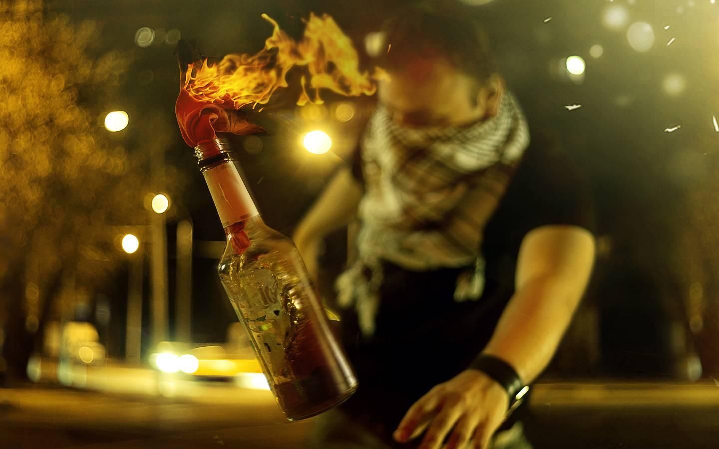 Будинок колишнього командира "Східного корпусу" у Харкові закидали "коктейлями Молотова" Будинок колишнього командира "Східного корпусу" у Харкові закидали "коктейлями Молотова"