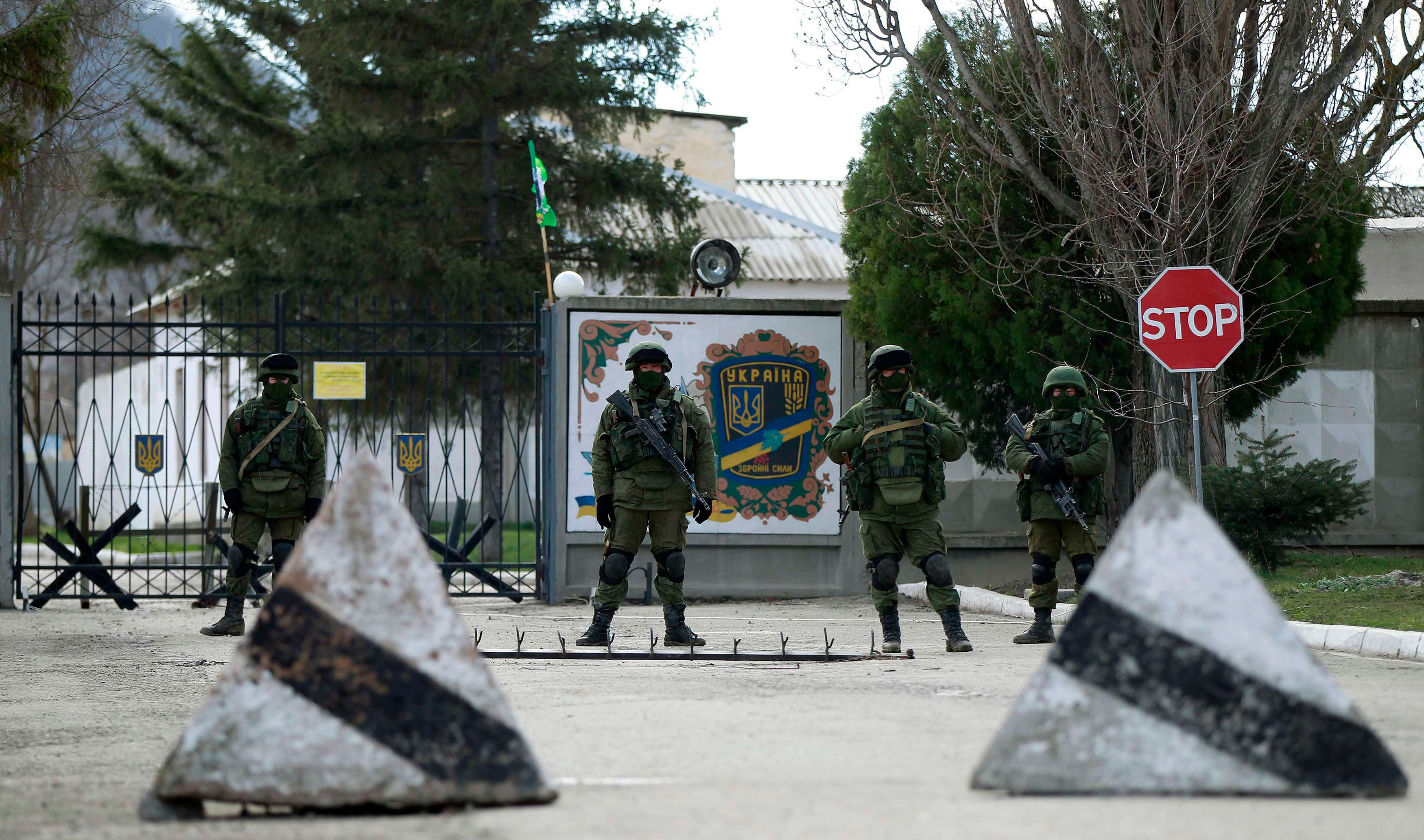 Обещают "контроль": оккупанты пригрозили крымчанам с паспортами Украины
