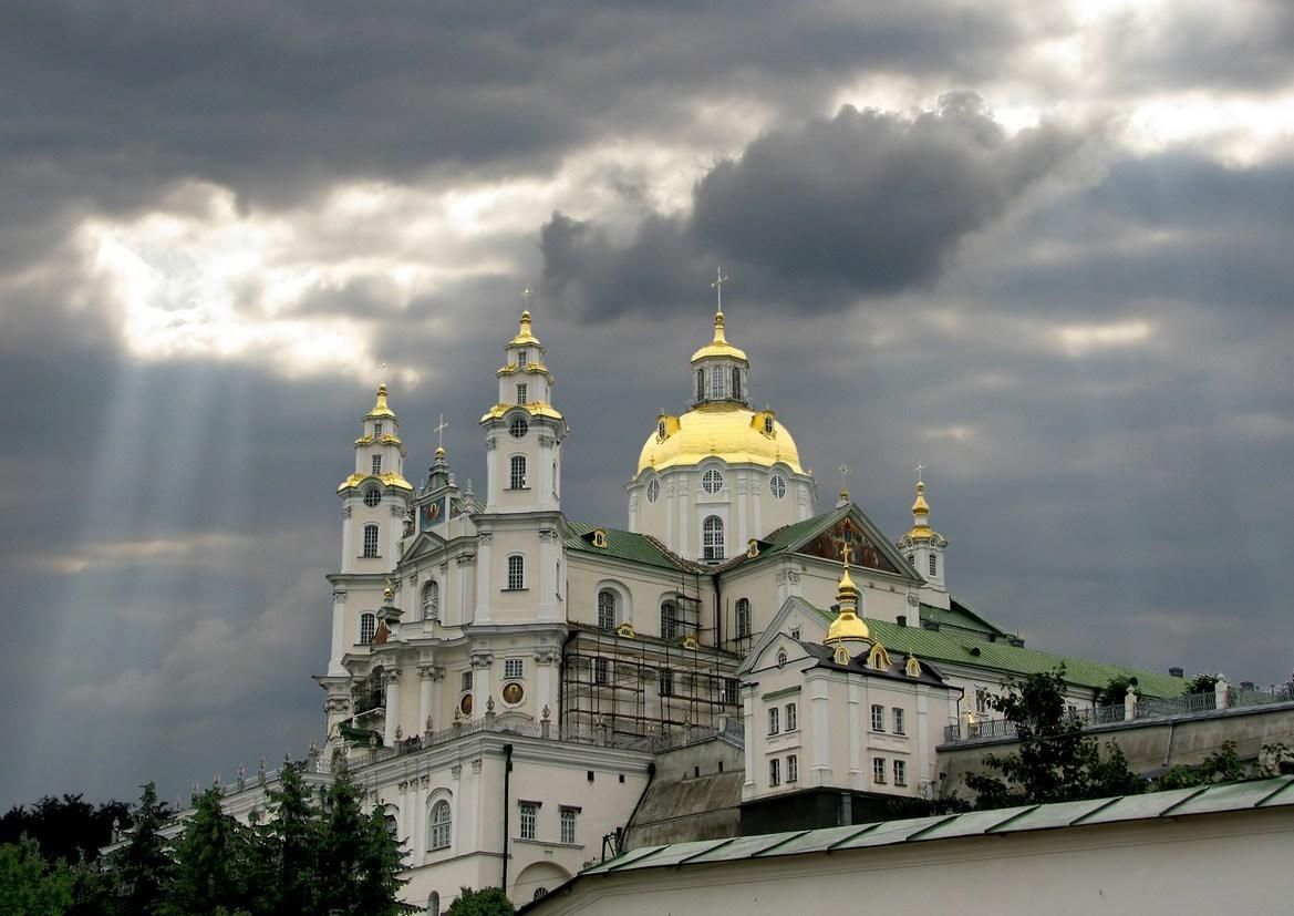 Почаевская лавра больше не принадлежит УПЦ МП: решение Минюста