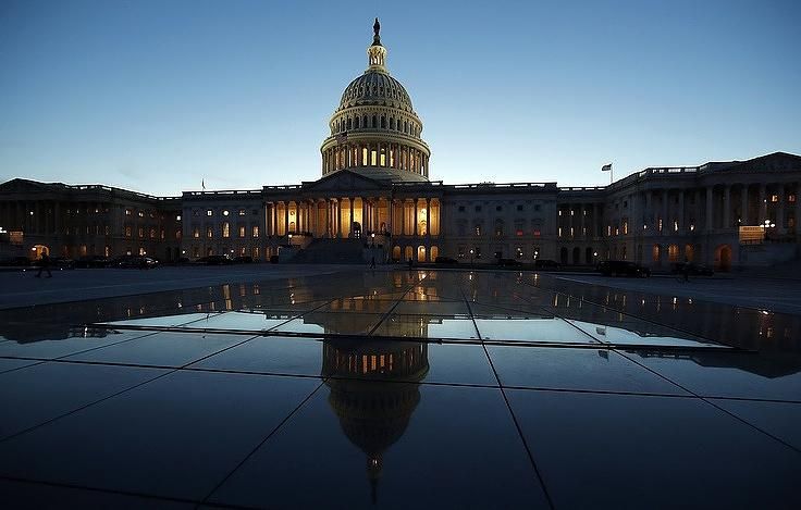 В Сенате США заявили, что расследование "российского вмешательства"  продлится еще полгода