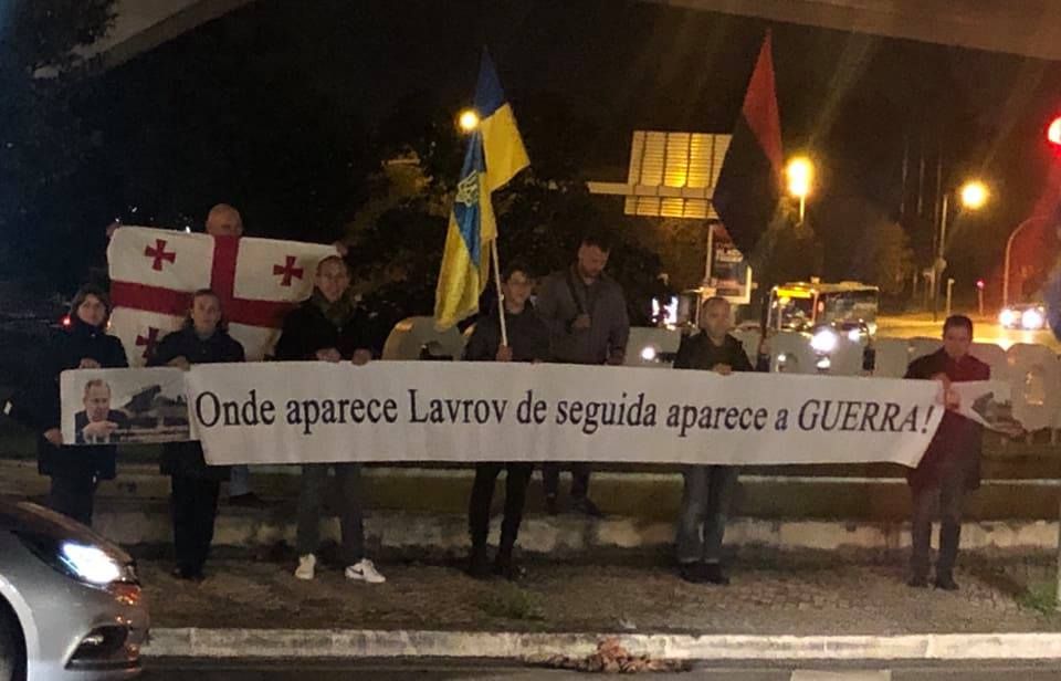 Українці організували Лаврову "теплу зустріч" у Португалії: фото