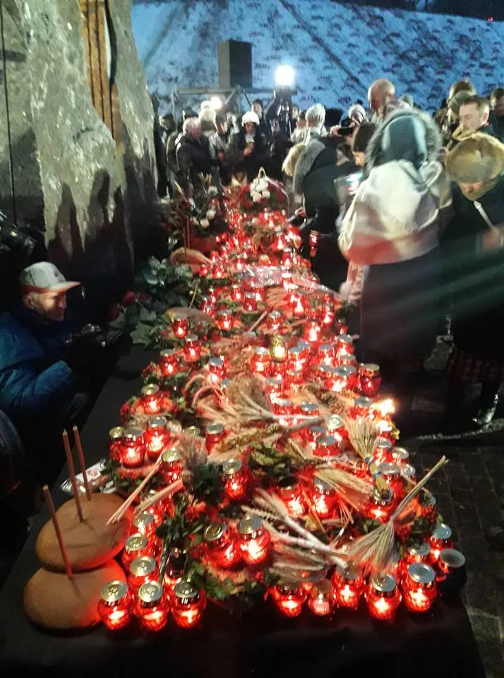 Кияни вшанували пам'ять жертв Голодомору Кияни вшанували пам'ять жертв Голодомору