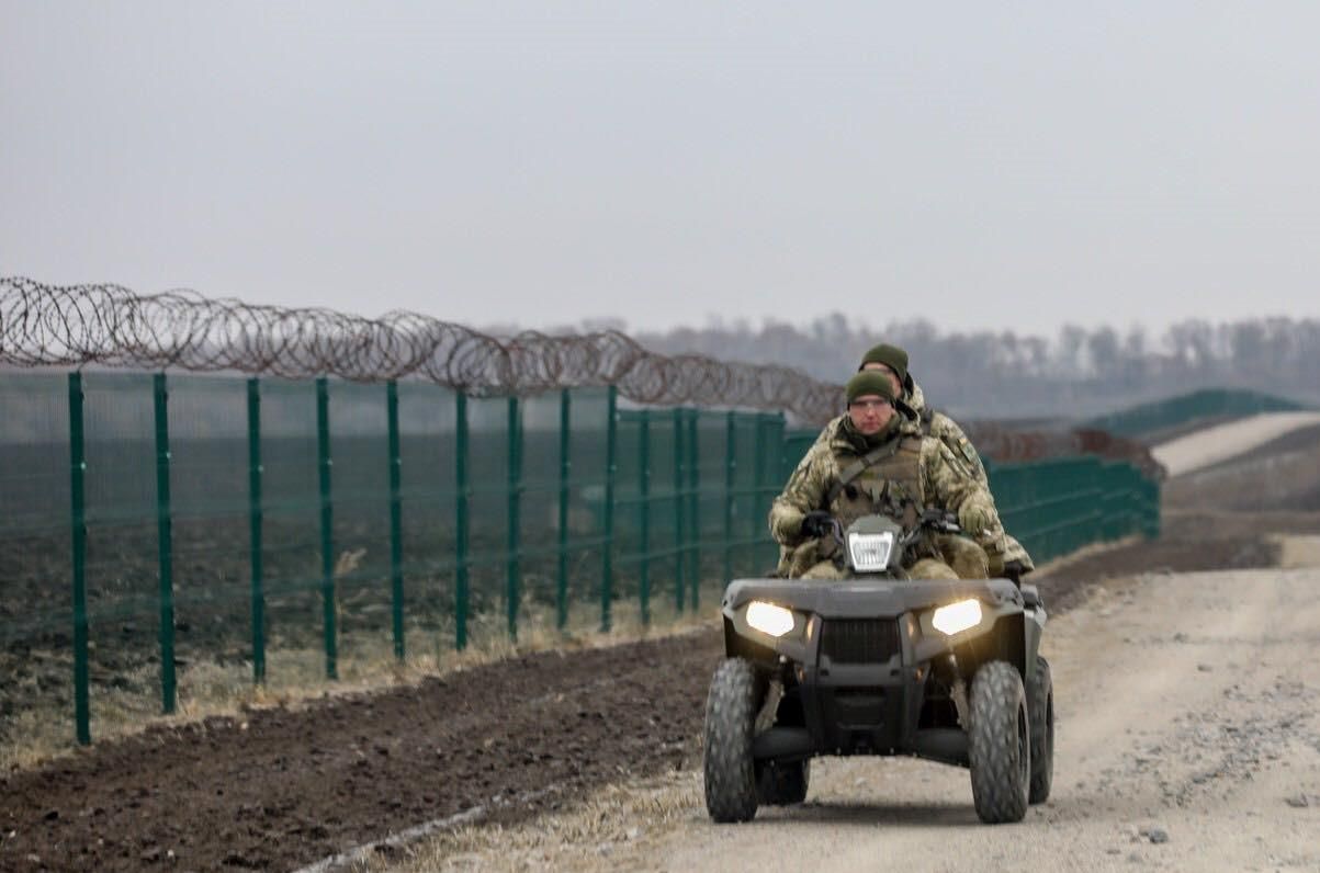 "Стіна" на кордоні з Росією: у МЗС розповіли деталі та показали фото