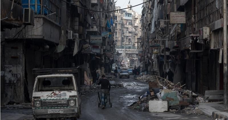 По меньшей мере 100 человек ранены при обстреле Алеппо По меньшей мере 100 человек ранены при обстреле Алеппо