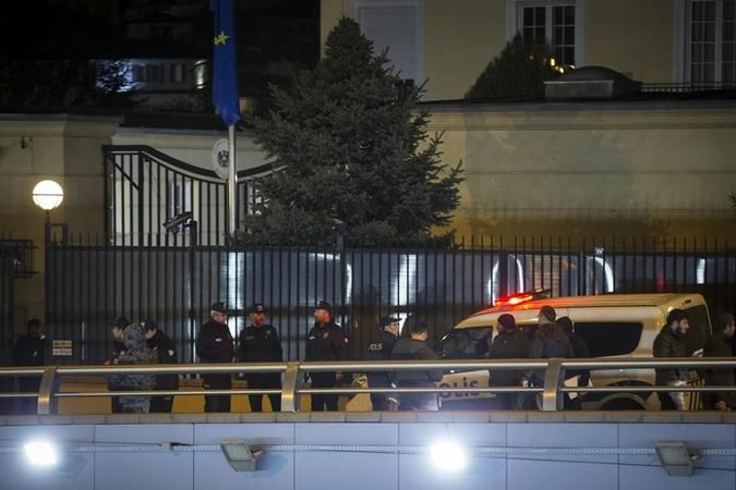 У Туреччині біля посольства Австрії сталася стрілянина У Туреччині біля посольства Австрії сталася стрілянина