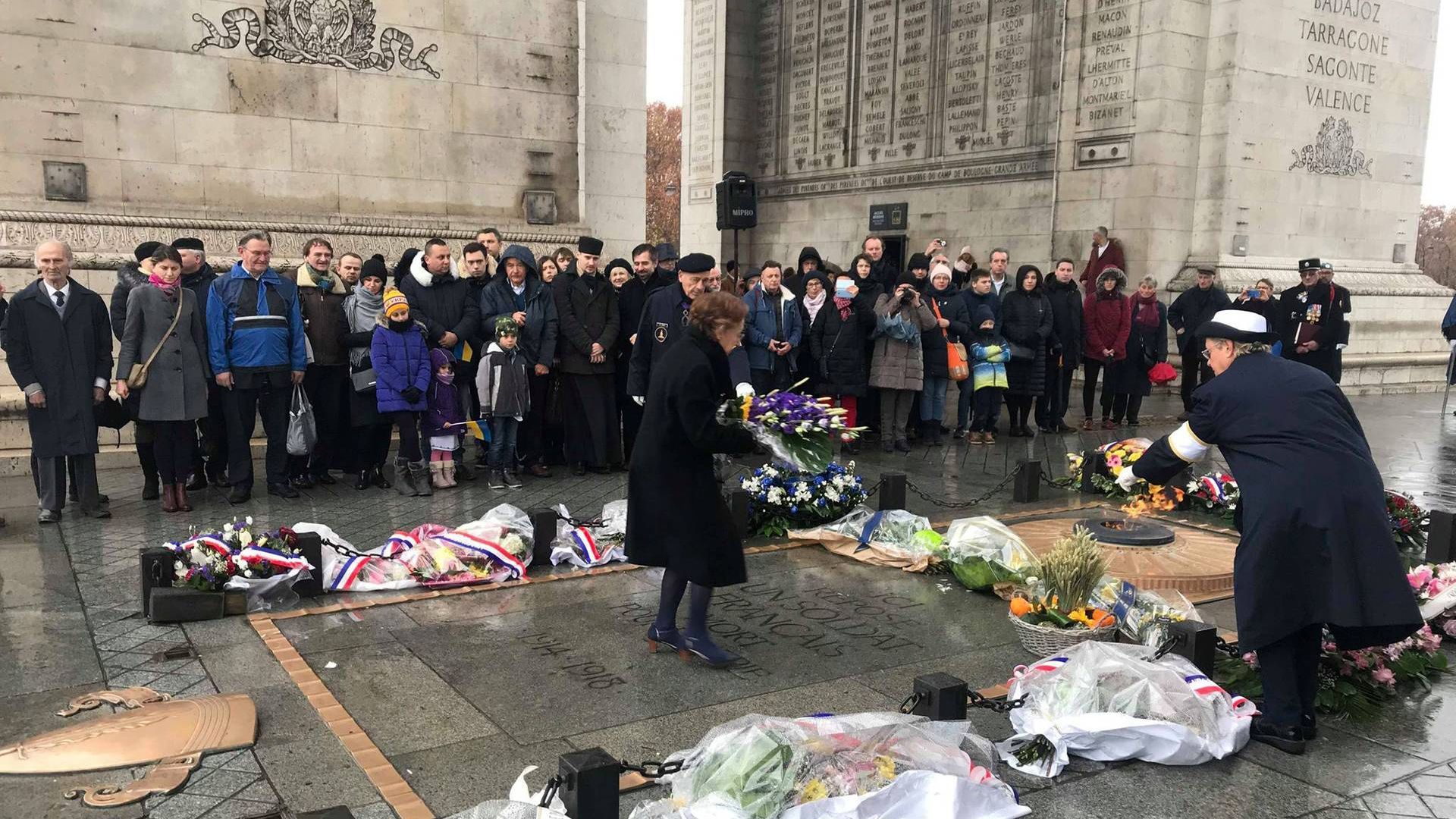 В Париже почтили память жертв Голодомора: фото