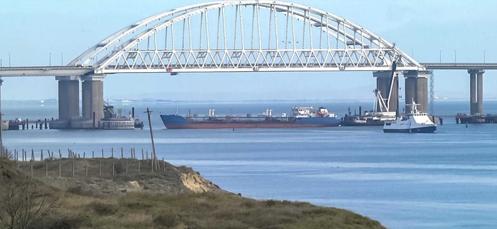 Ескалація в Азовському морі: Росія погрожує застосувати зброю проти українських суден