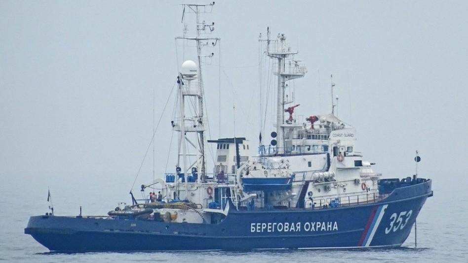 Конфлікт у Азовському морі: Росія застосувала зброю по українських кораблях, є поранений 