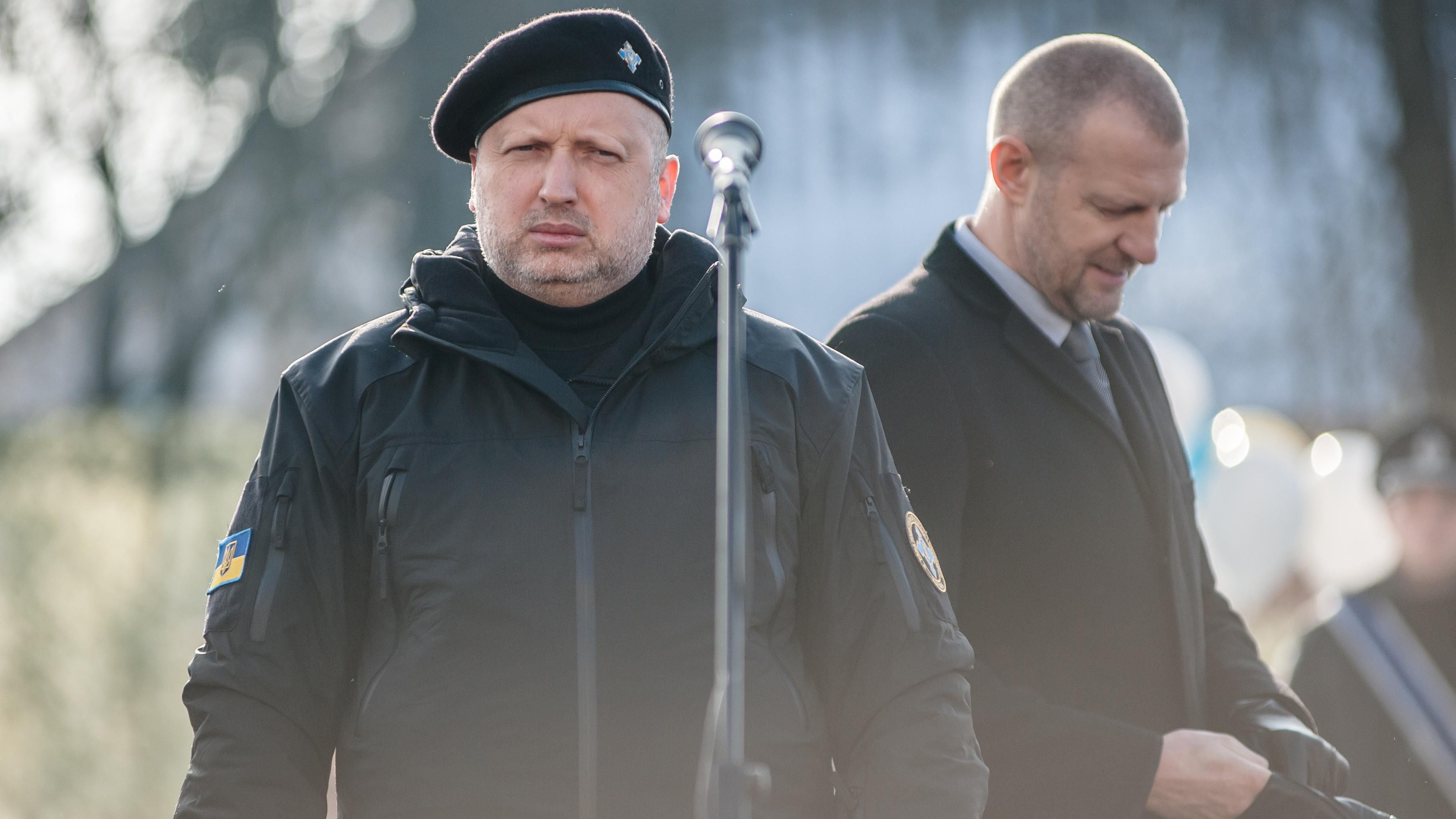 Украина собирается объявить военное положение из-за агрессии России в Азове, - Турчинов Украина собирается объявить военное положение из-за агрессии России в Азове, - Турчинов