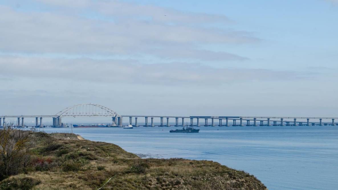 Россия открыла Керченский пролив для гражданских судов Россия открыла Керченский пролив для гражданских судов