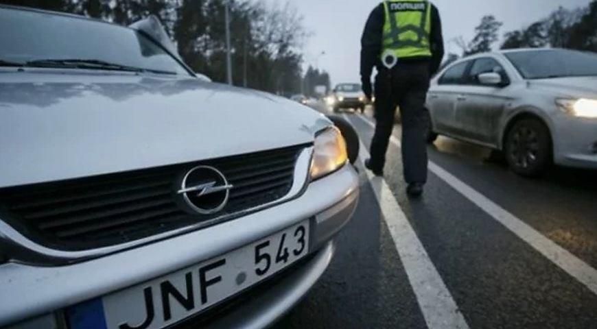 Протест "євробляхарів": які пункти пропуску й надалі перекриті 26 листопада Протест "євробляхарів": які пункти пропуску й надалі перекриті 26 листопада