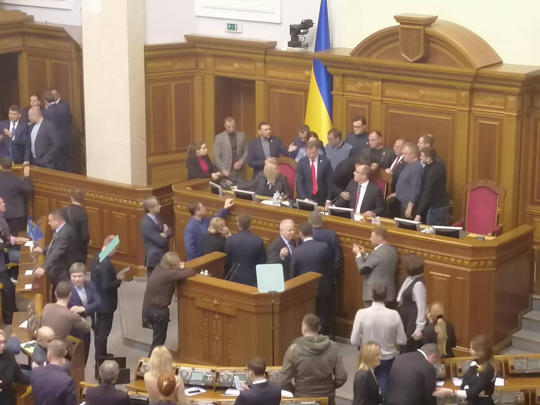 Новий компроміс: воєнний стан хочуть запровадити у 10 областях Новий компроміс: воєнний стан хочуть запровадити у 10 областях