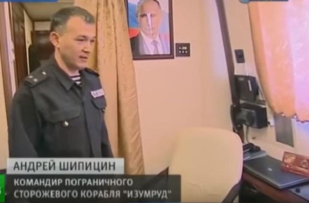 Ескалація в Азові: з'явилось відео з капітаном судна РФ, яке обстріляло українські кораблі Ескалація в Азові: з'явилось відео з капітаном судна РФ, яке обстріляло українські кораблі