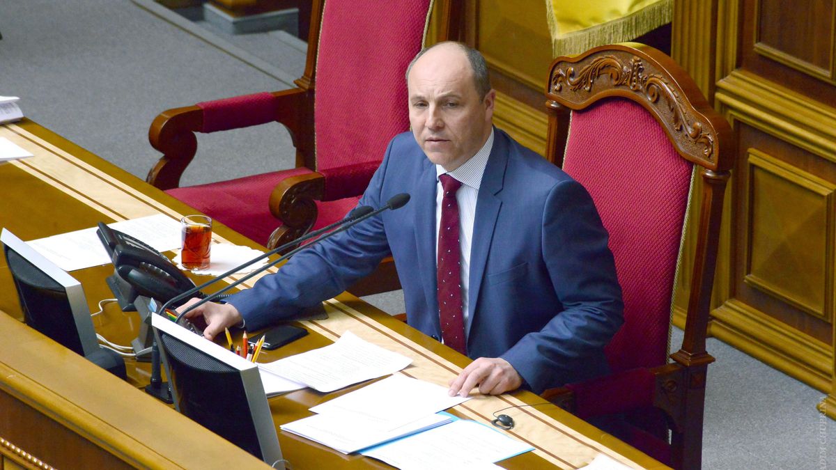 Парубій розповів, коли в Україні почне діяти воєнний стан Парубій розповів, коли в Україні почне діяти воєнний стан