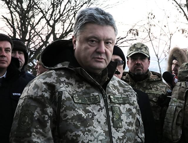 Порошенко рассказал, почему решил ввести военное положение в Украине