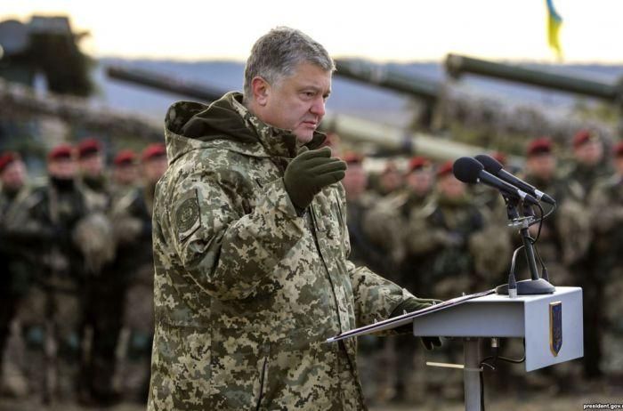 Чому воєнний стан в Україні ввели лише зараз: пояснення Порошенка