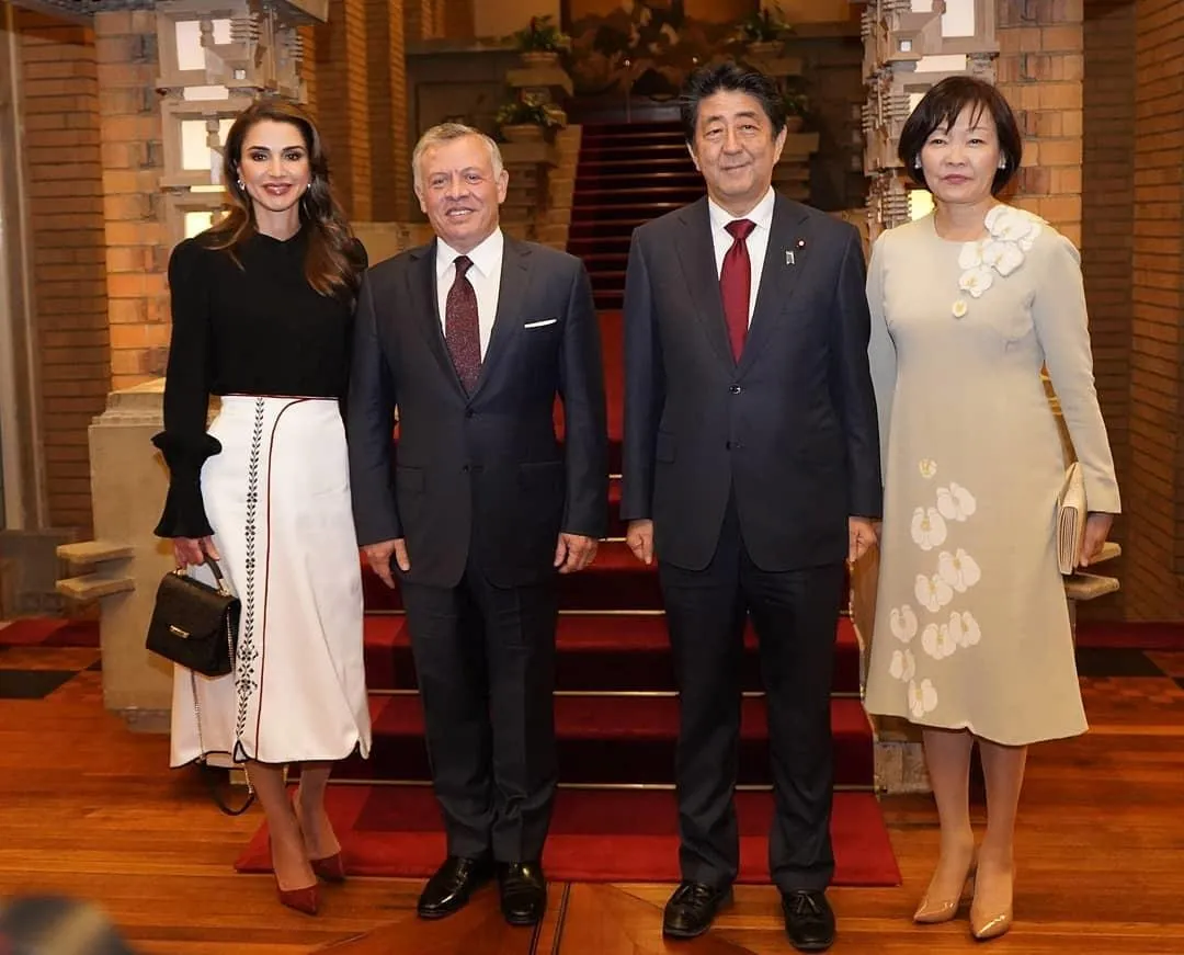 Королева Ранія з чоловіком та сім'єю прем'єр-міністра Японії