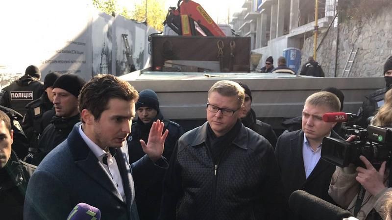 Ми розриваємо договори з забудовниками на Андріївському узвозі і Осокорках, – радник мера Києва Ми розриваємо договори з забудовниками на Андріївському узвозі і Осокорках, – радник мера Києва