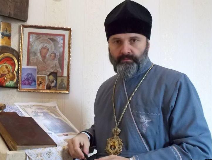 Архієпископ Климент намагається зустрітися із пораненими українськими моряками в Криму 