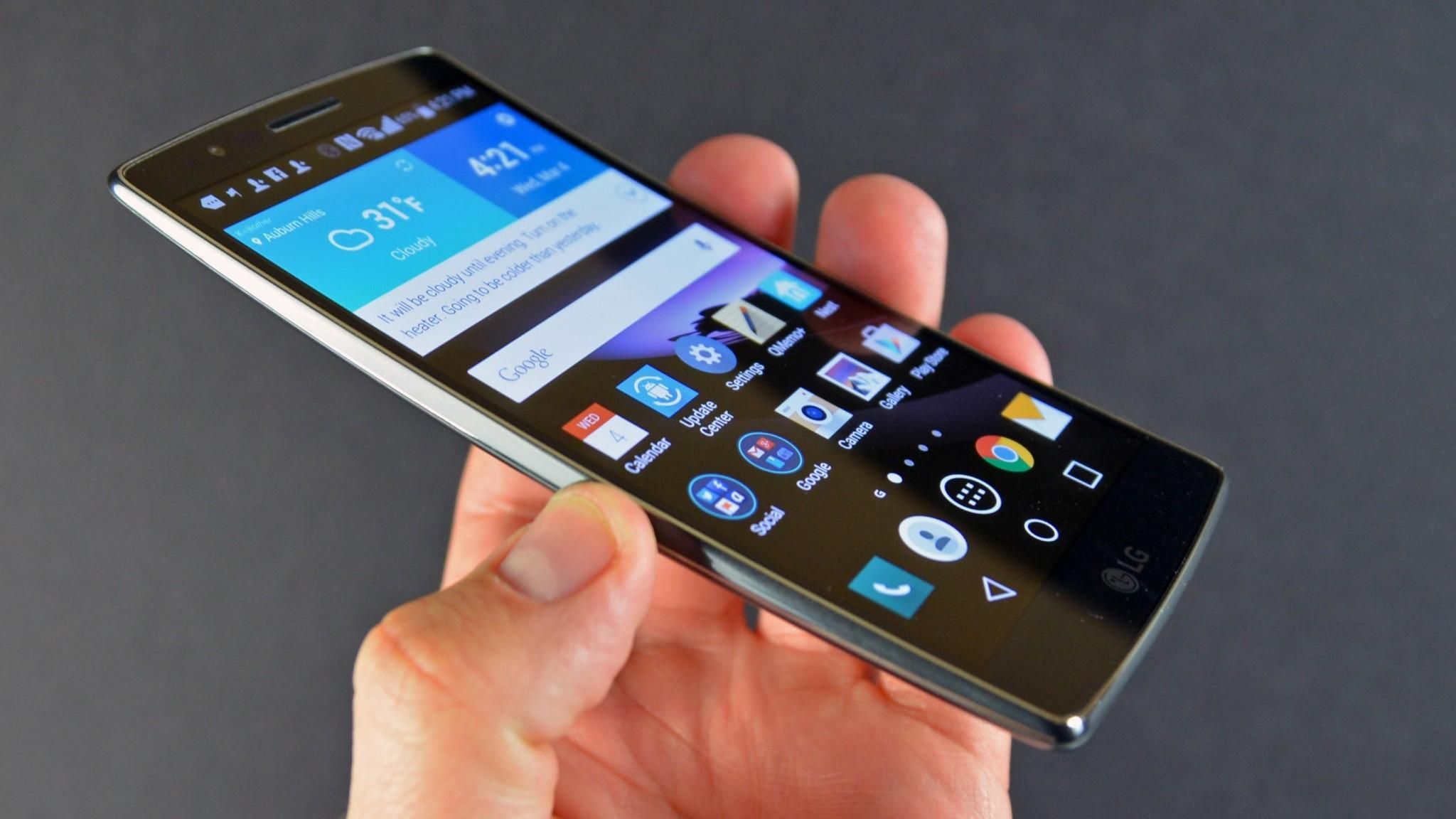 Революционно новый: LG запатентовала гибкий смартфон