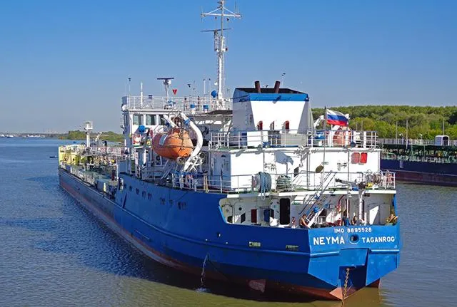 Танкер Нейма Азовське море Керченська протока російські кораблі