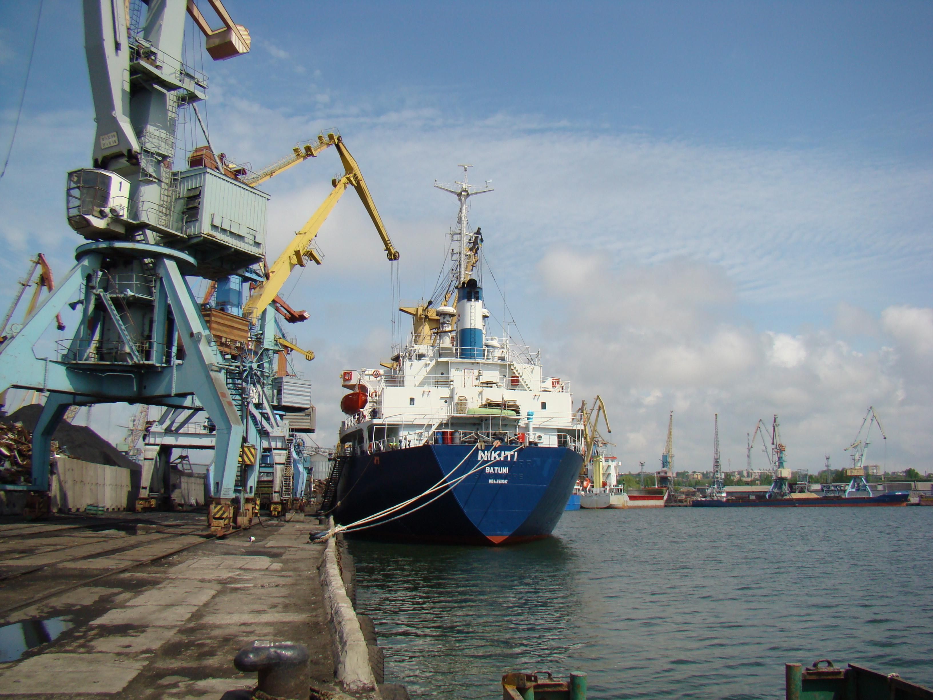 Конфлікт у Азовському морі: що відбувається у портах Маріуполя та Бердянська
