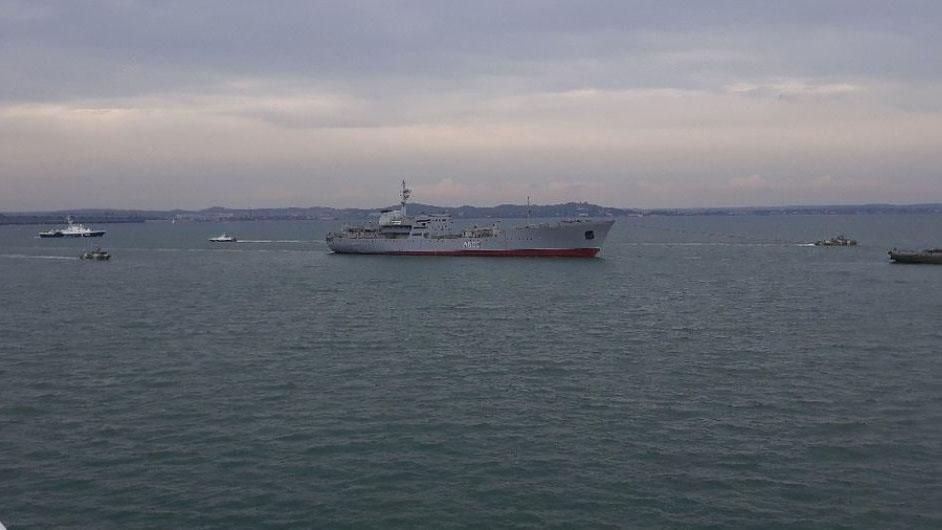 "Українські військові вижили дивом": в СБУ розповіли, як Росія захоплювала наші судна "Українські військові вижили дивом": в СБУ розповіли, як Росія захоплювала наші судна