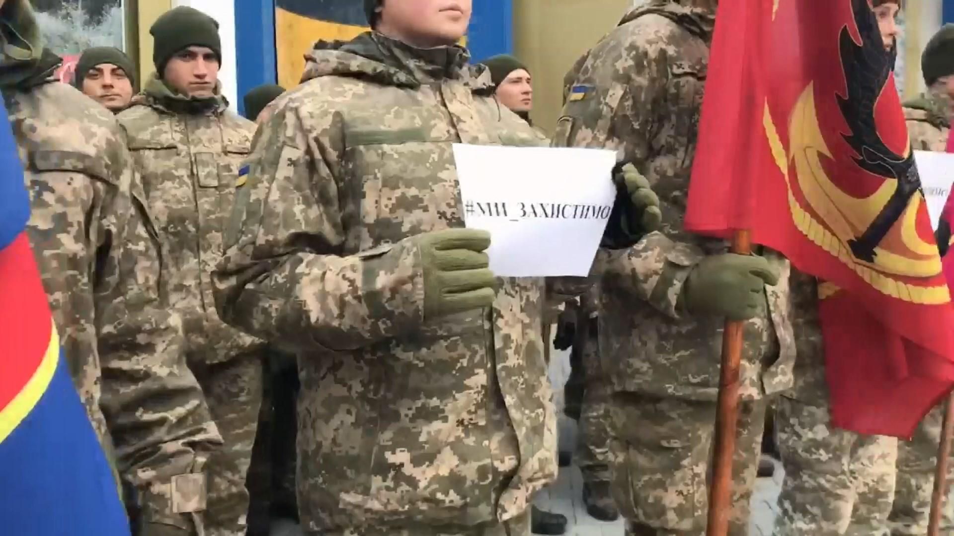 Морпехи устроили флешмоб в поддержку украинских моряков: захватывающее видео Морпехи устроили флешмоб в поддержку украинских моряков: захватывающее видео