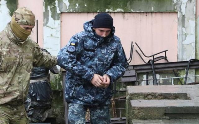 Захоплених українських моряків вивезли з Криму до Москви