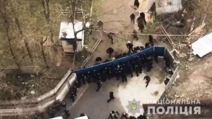 В Одесі невідомі з кийками напали на активістів, що виступили проти незаконної забудови: відео