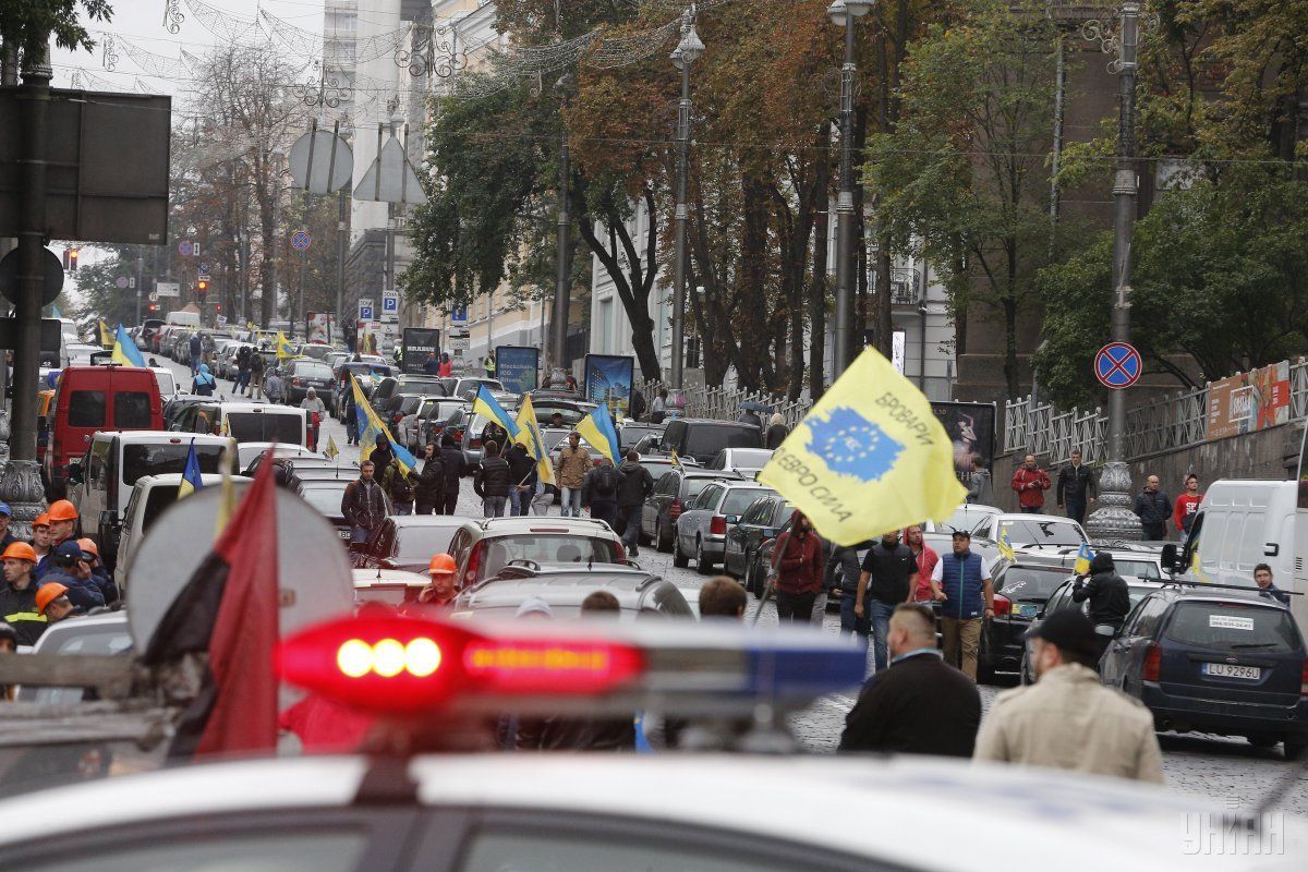 Скільки Україні коштували протести "євробляхарів": дані від ДФС