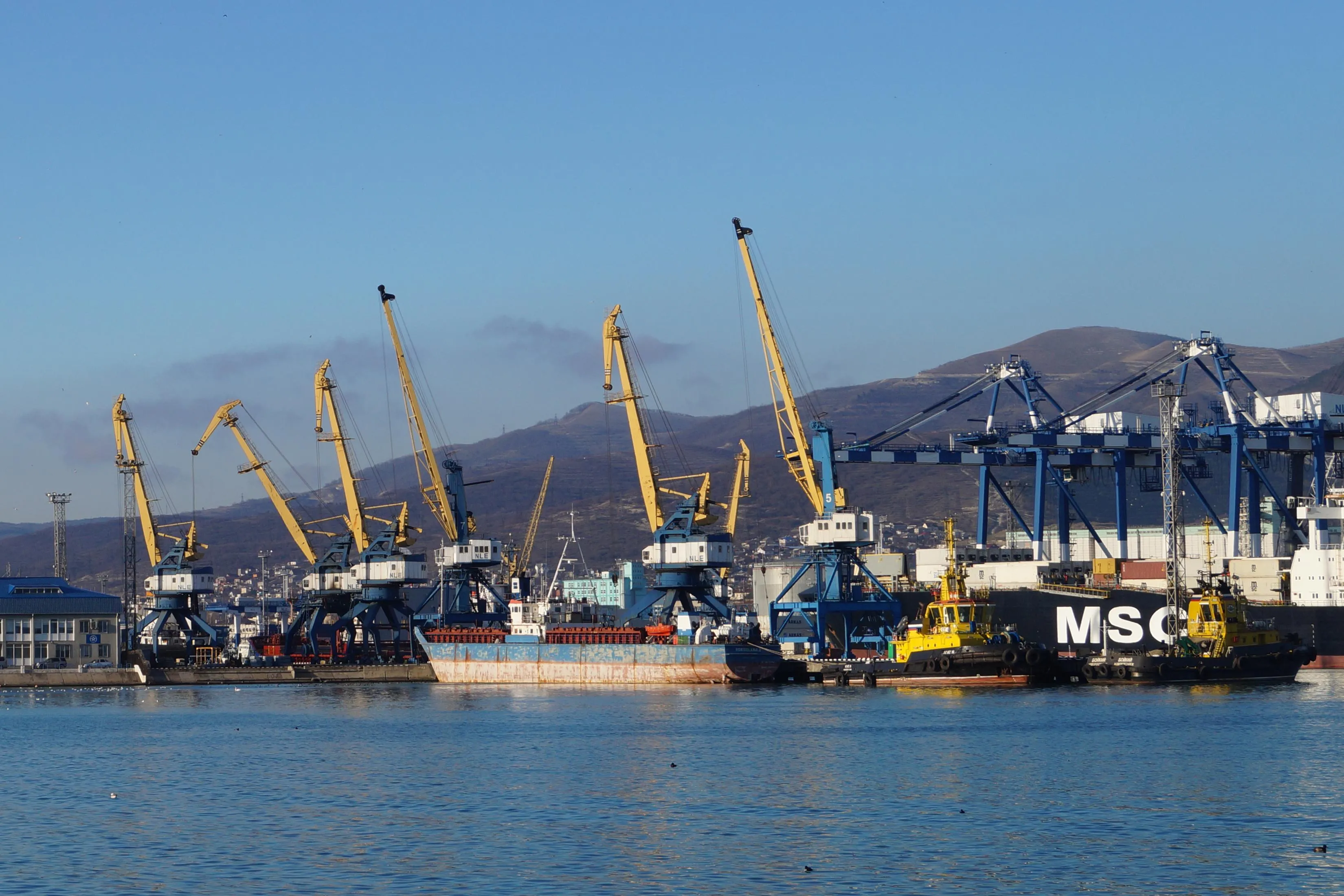 Частина українського експорту йде морем